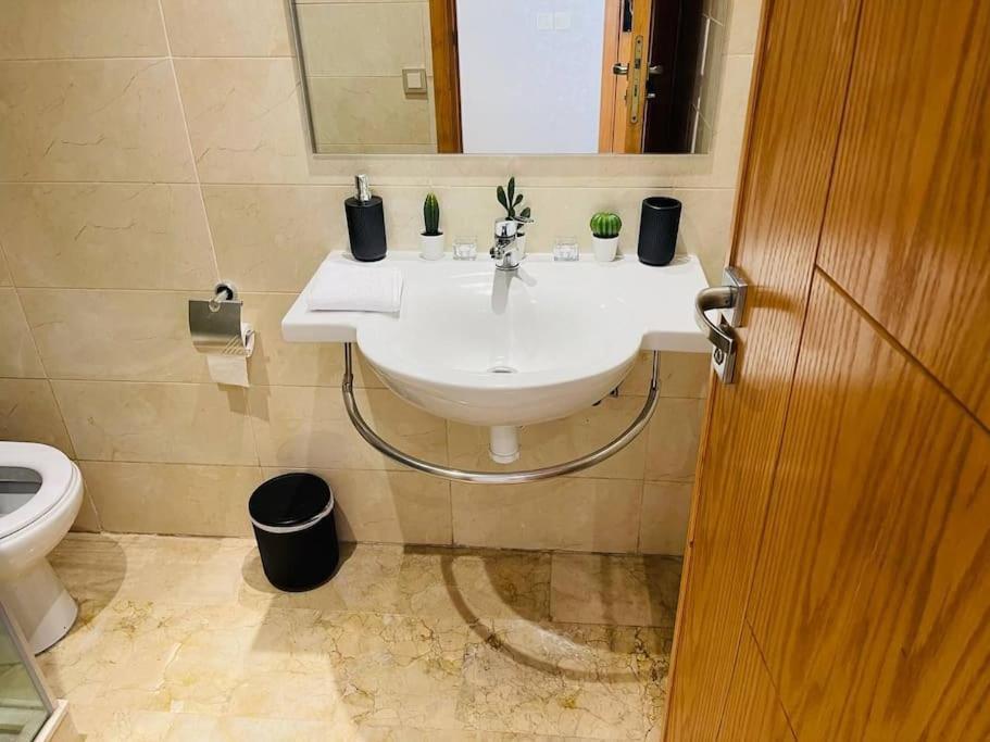 A 2 Minutes De Casa Finance City, Appartement Avec 2 Chambres คาซาบลังกา ภายนอก รูปภาพ
